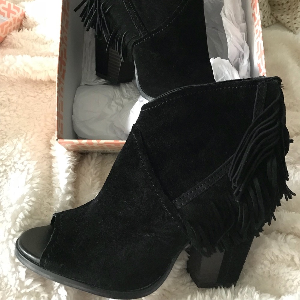 Black fringe ankle boot!
