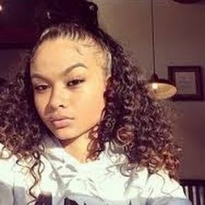 Meet your Posher, Mya