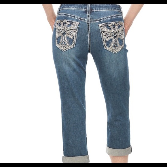 NWT💋 APT 9 EMBELLISHED CROSS JEAN CAPRIS Size 8 - Picture 3 of 5