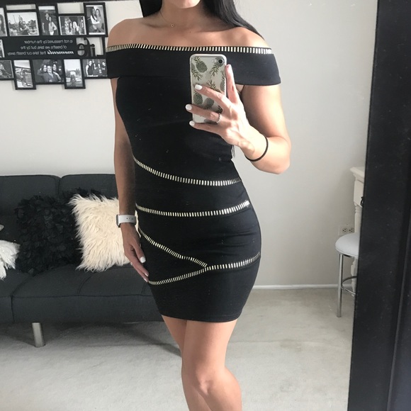 Dresses & Skirts - ✨ NWT Black & Gold Off the Shoulder Dress