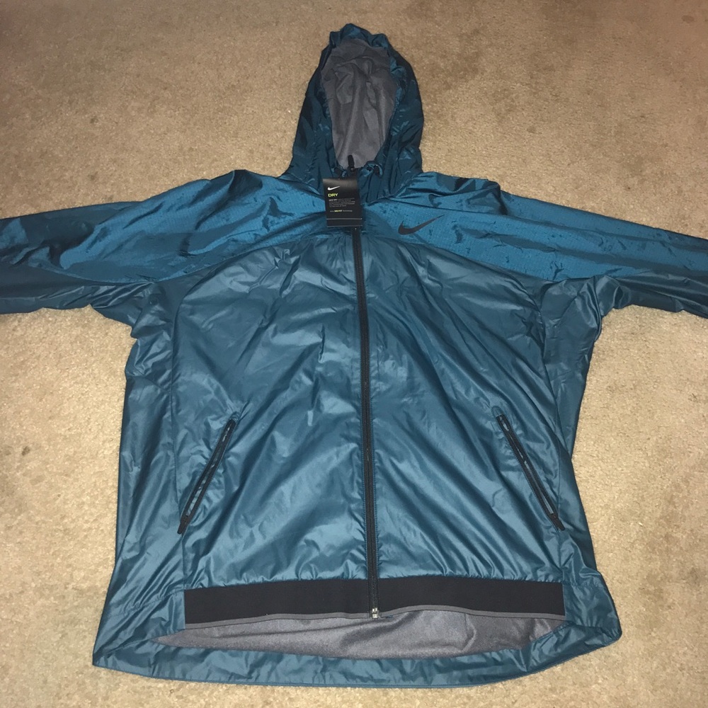 Nike dri-fit therma windbreaker