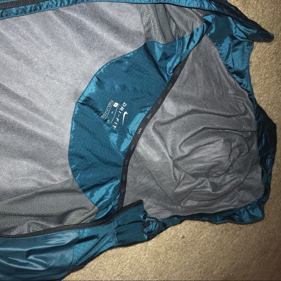 Nike dri-fit therma windbreaker - Picture 7 of 8