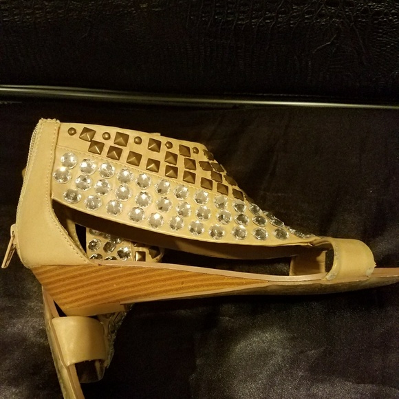 SOLD! SOLD! - Picture 3 of 7