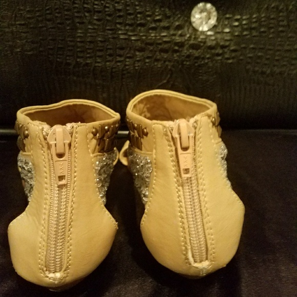 SOLD! SOLD! - Picture 4 of 7