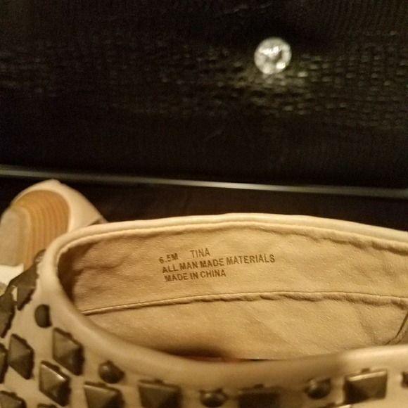 SOLD! SOLD! - Picture 6 of 7