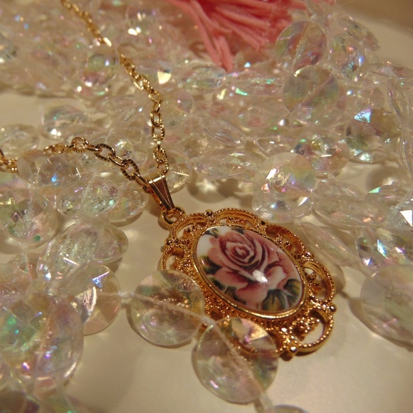 Vintage Flower Necklace - Picture 1 of 4
