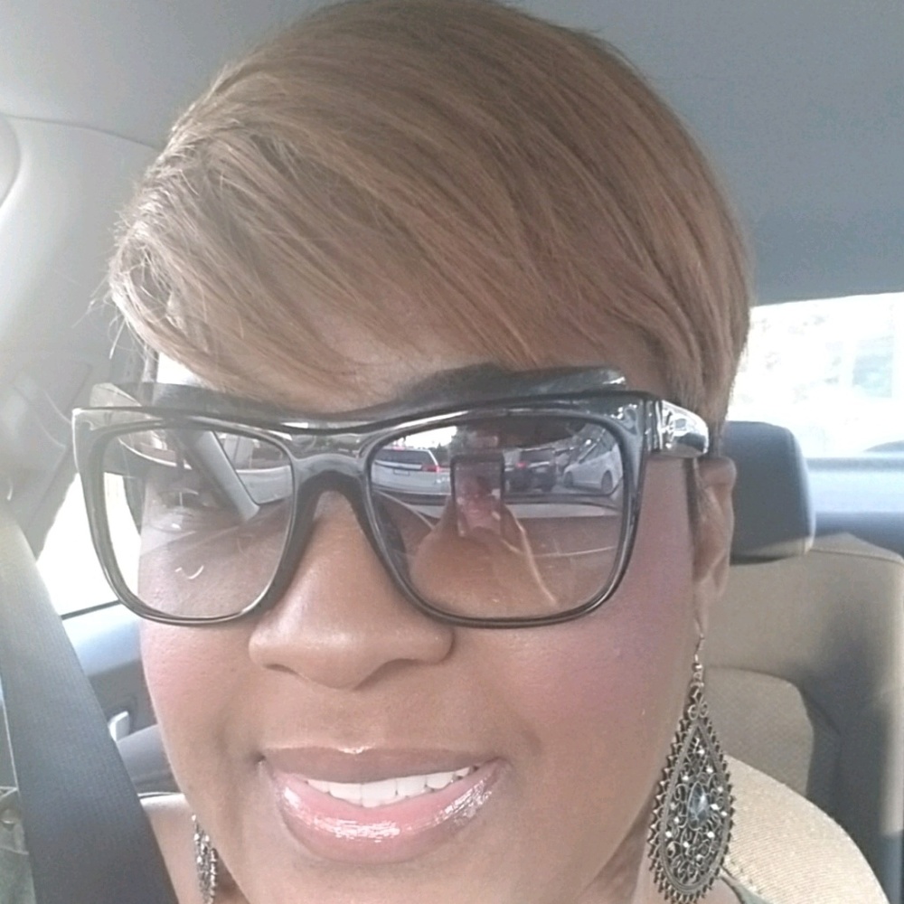 Meet your Posher, Anitra