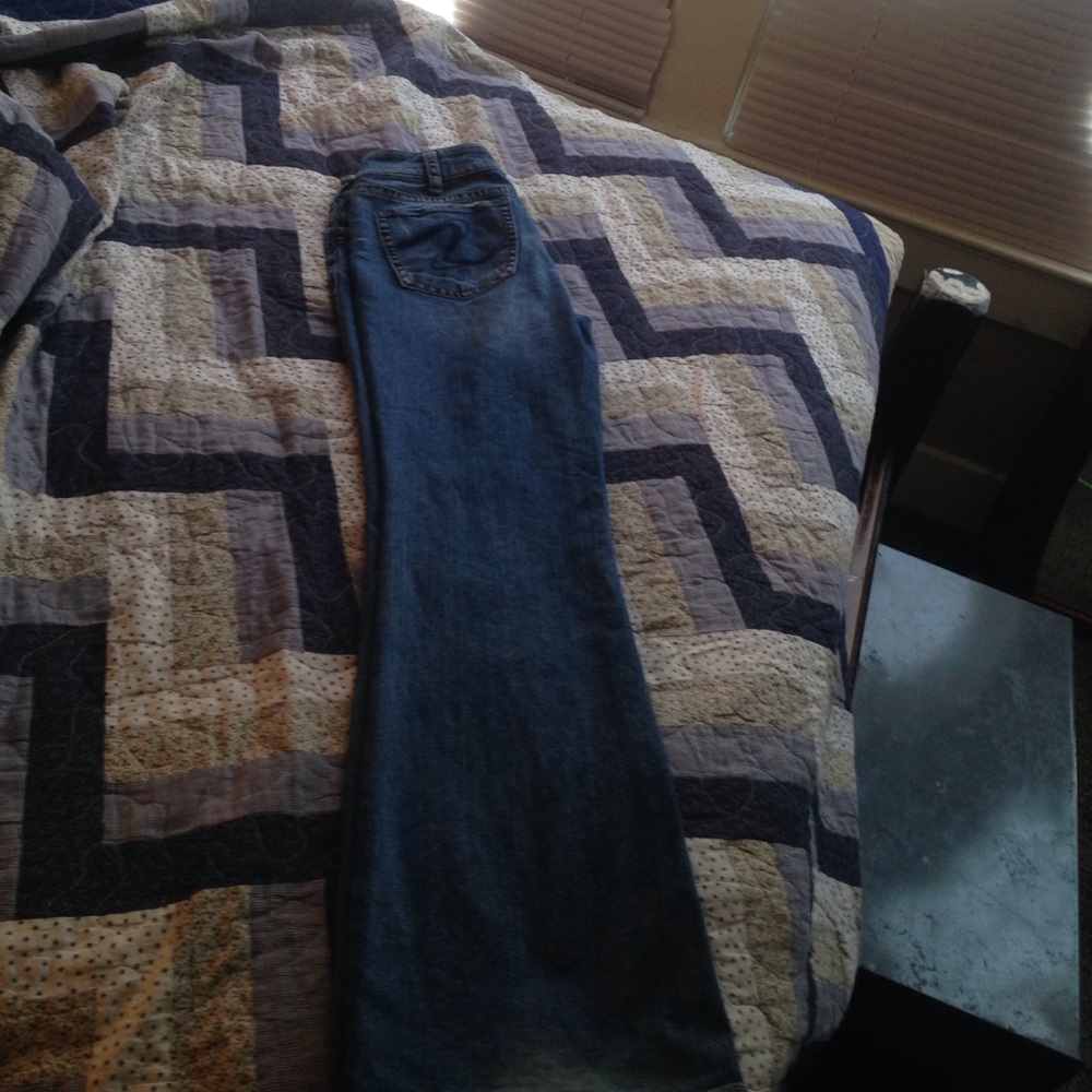 A pair of bottler Silver Tab jeans.. so cute!