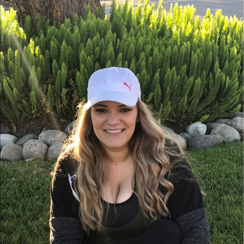 Meet your Posher, Carla