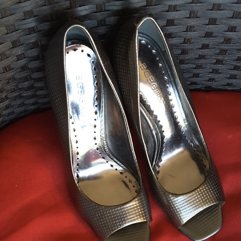 Shoes - Picture 2 of 8