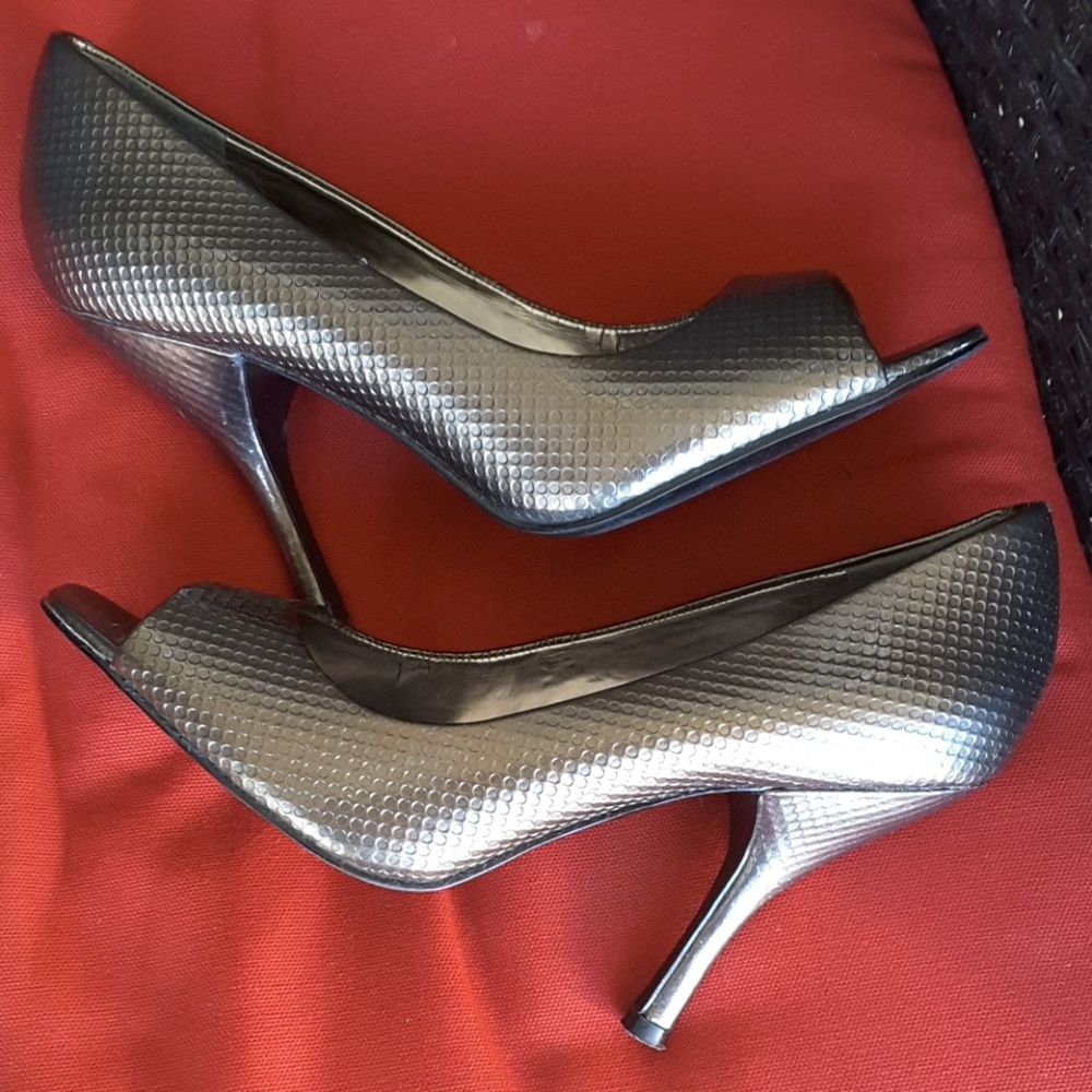Shoes - Picture 4 of 8
