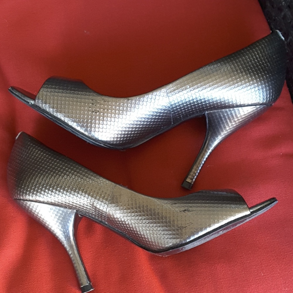 Shoes - Picture 5 of 8