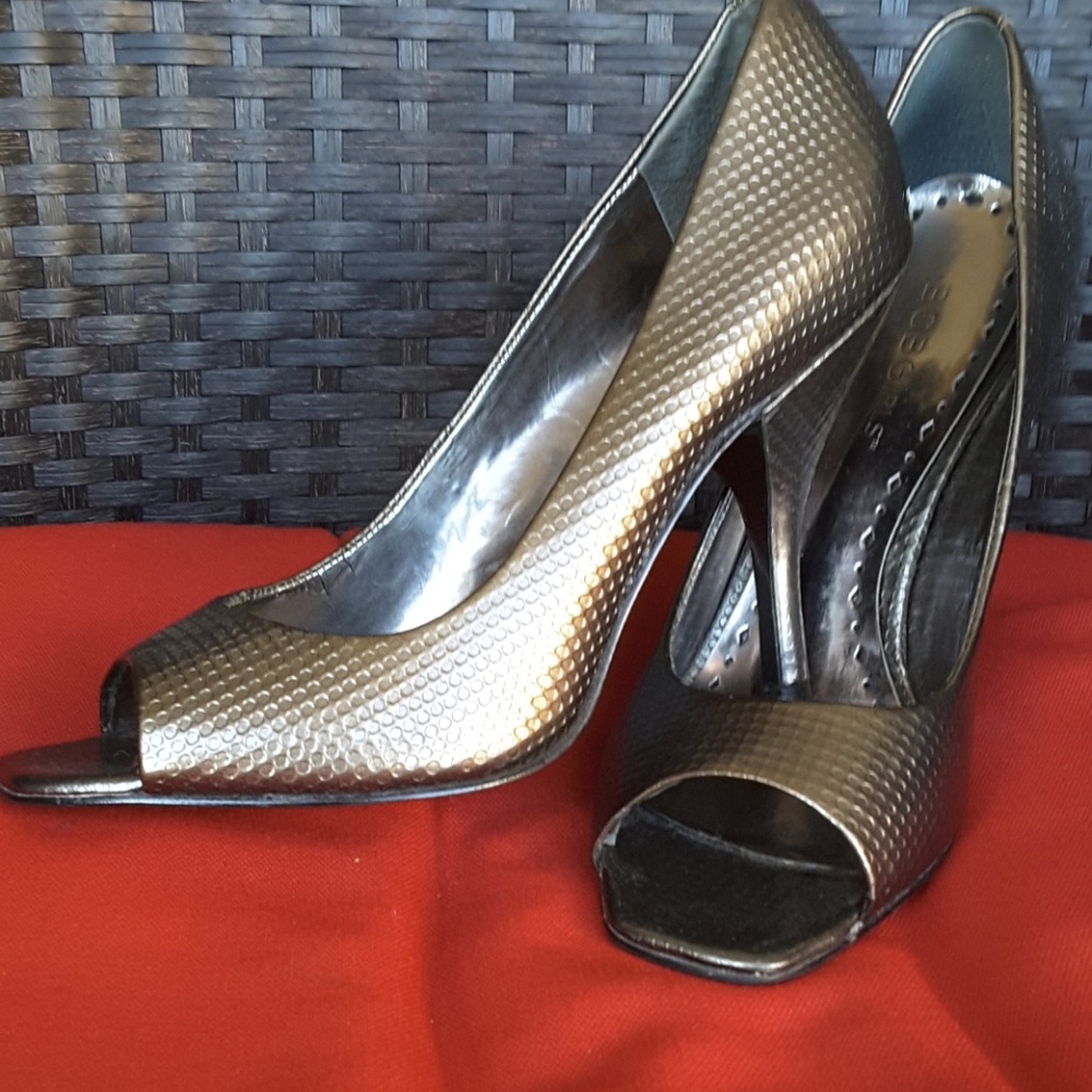 Shoes - Picture 6 of 8
