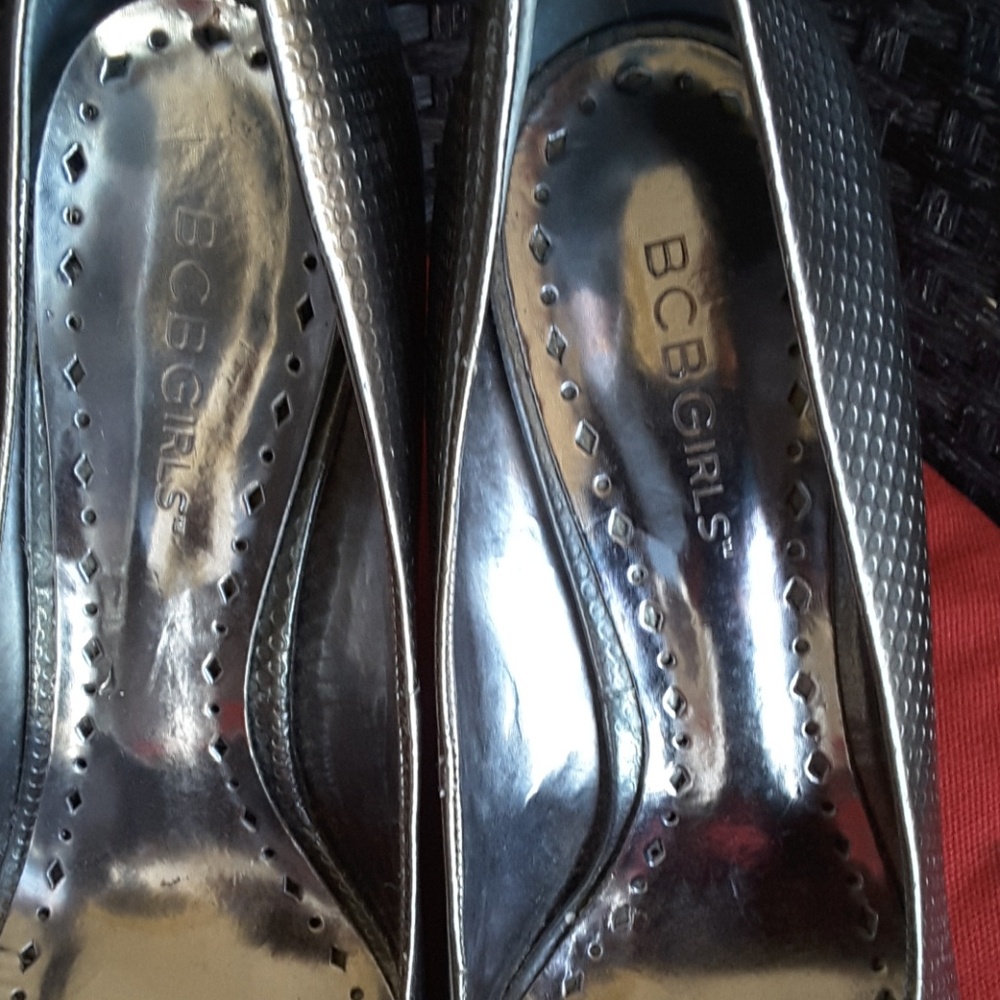 Shoes - Picture 7 of 8