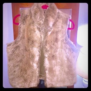 Faux fox fur vest. Brown/Tan.