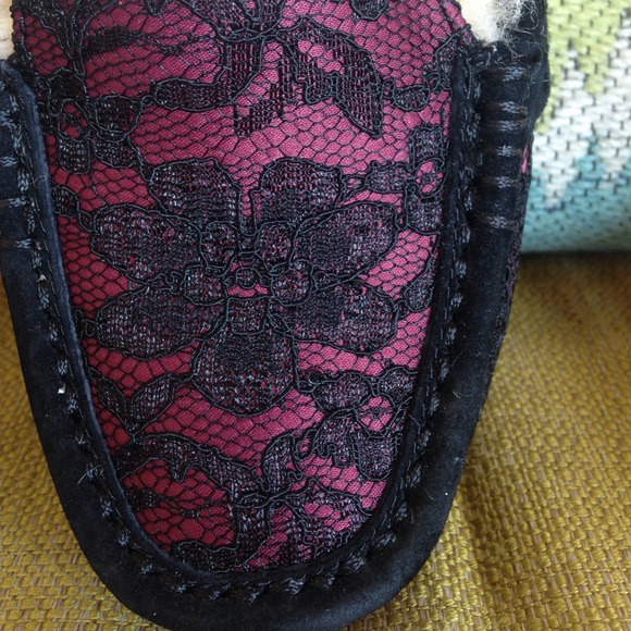 NEW UGG ANSLEY MOCCASIN MERLOT A BLK LACE OVER LAY - Picture 5 of 7