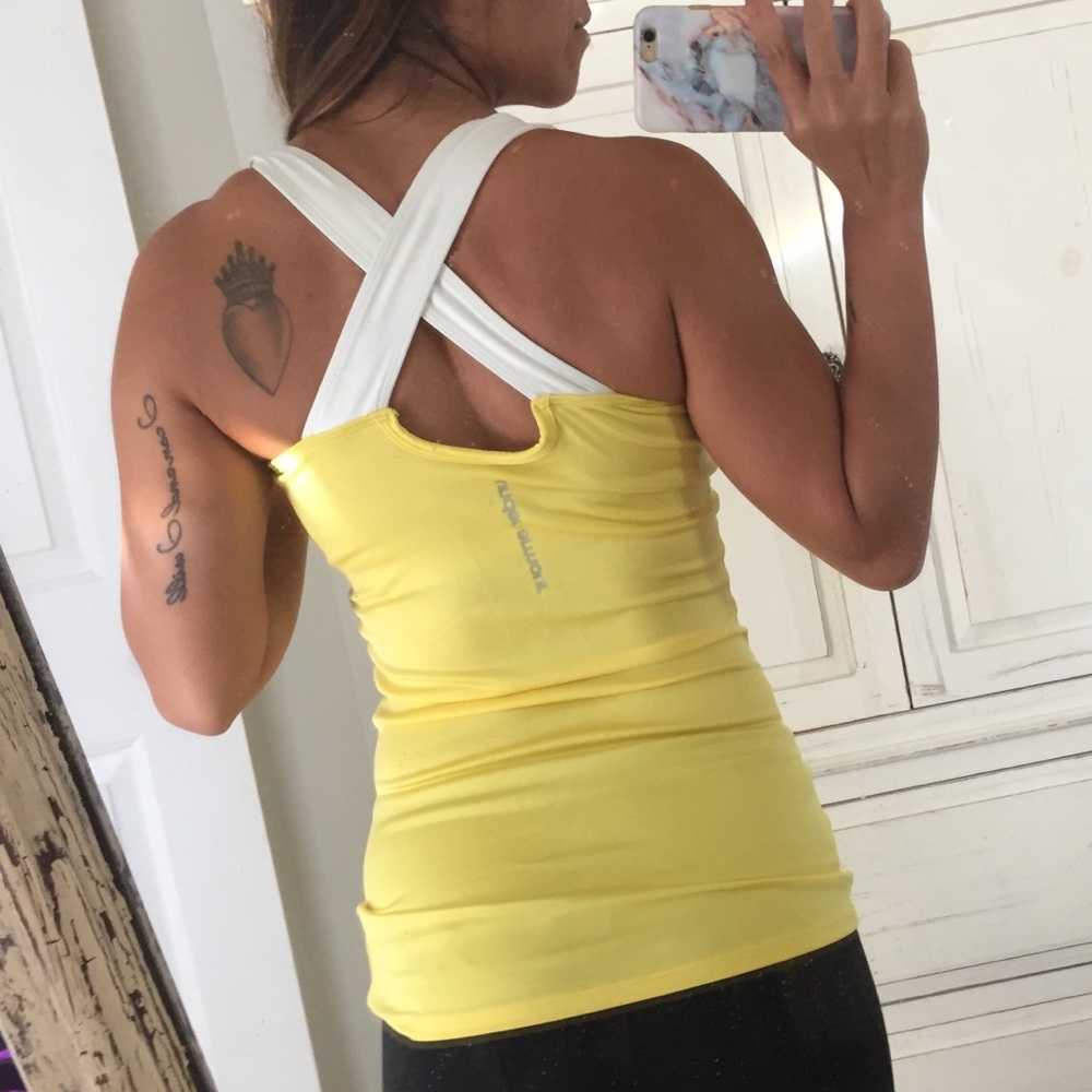 🚫SOLD🚫 Under Armour heat gear workout top