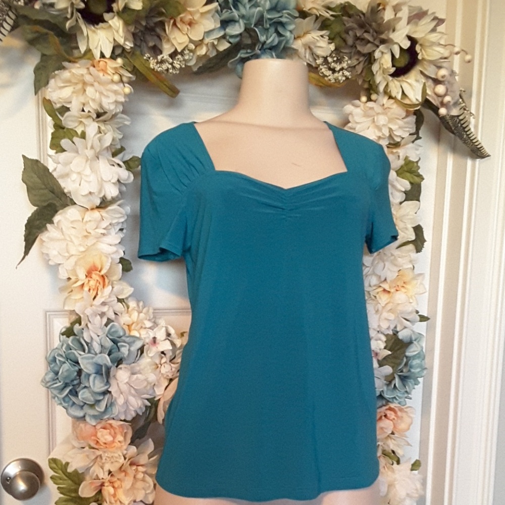 Woman top blouses skirt