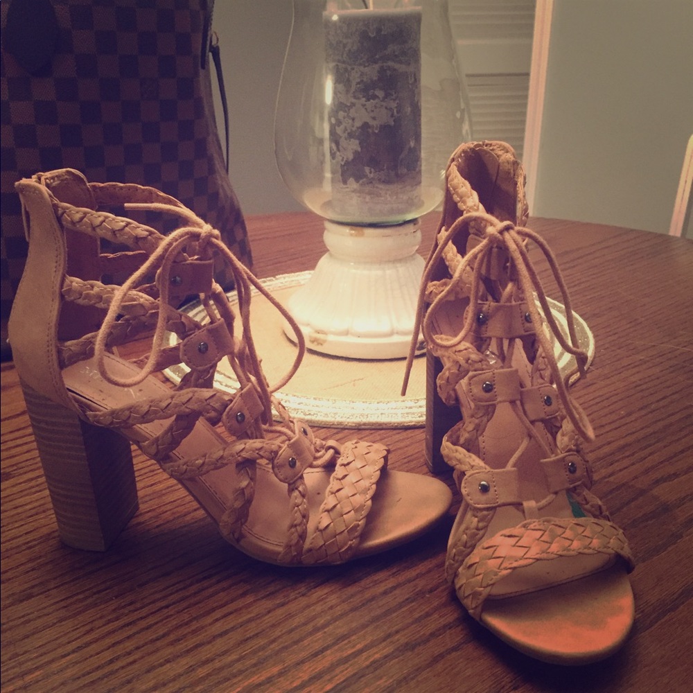 Lace up shoes