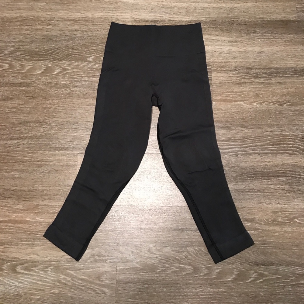 Lululemon Gray Zone In Crops