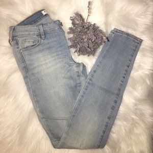 Bullhead Light Wash Jeans