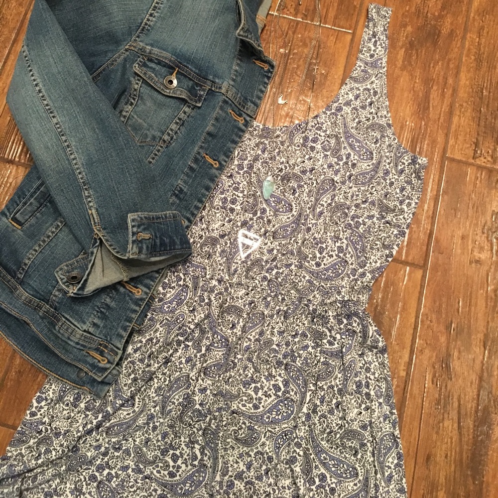 H&M Pasley dress. 👗Perfect with booties or 👢