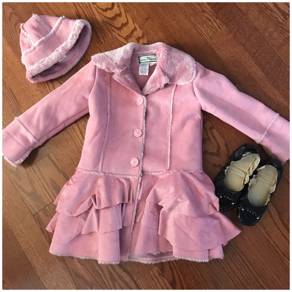 Other - 🎉HP🎉 Pink Tiered Faux Fur Coat