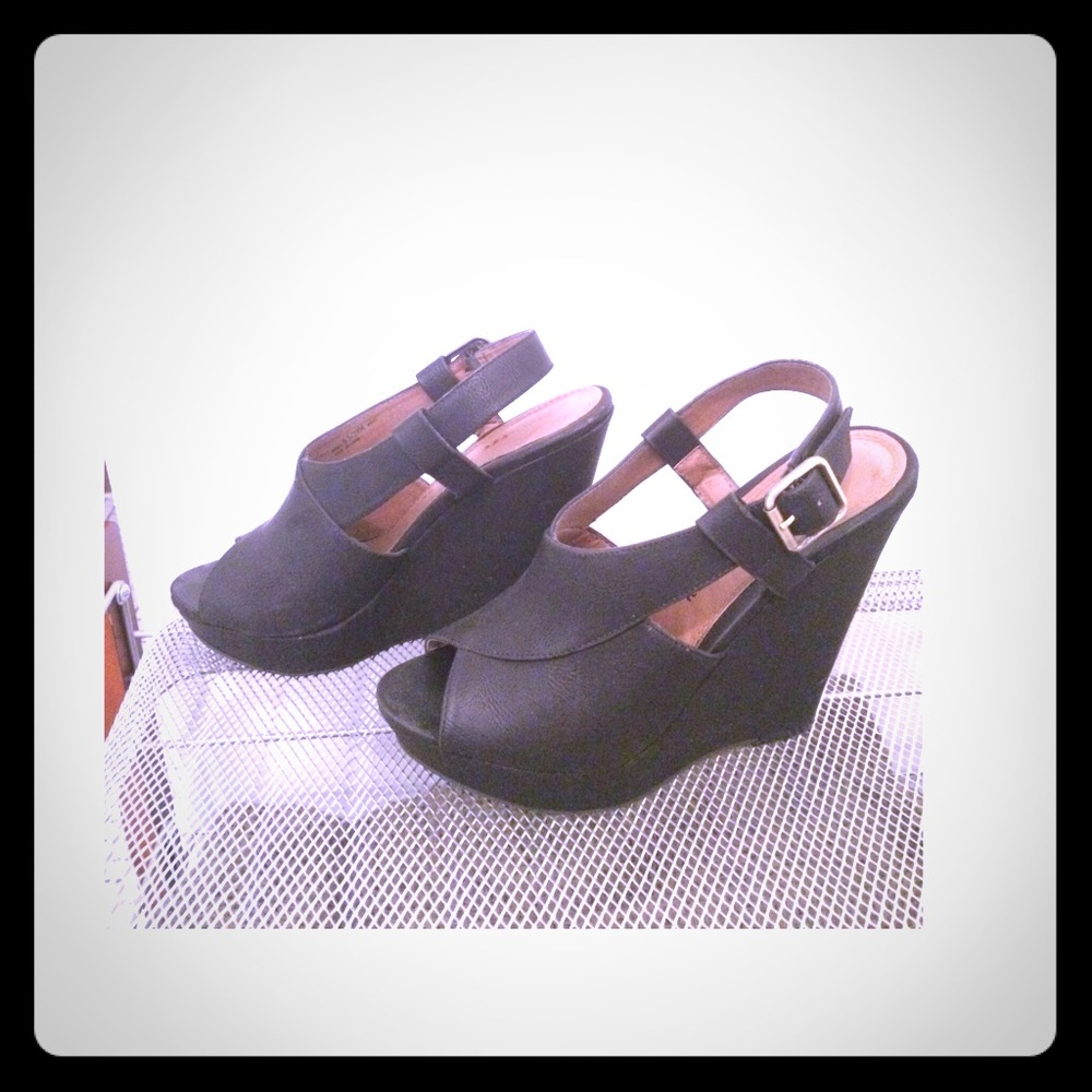 Black wedge heels