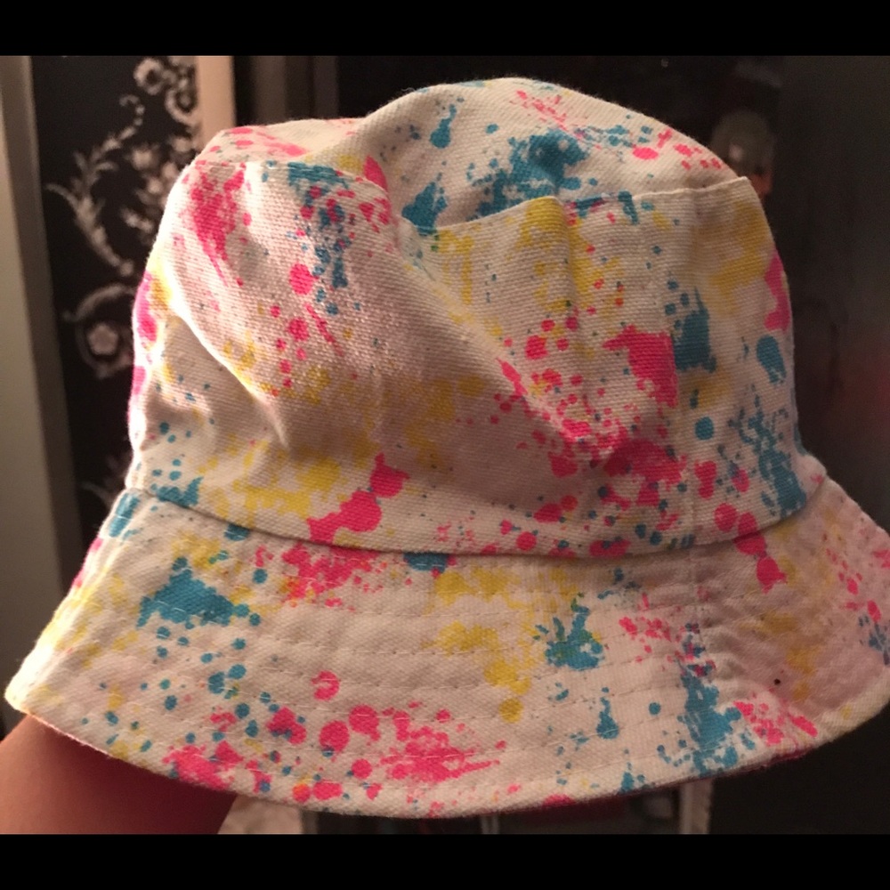 Bucket hat