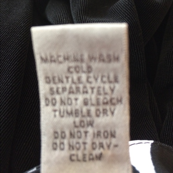 Chico’s travelers tunic with bold print collar. - Picture 6 of 6