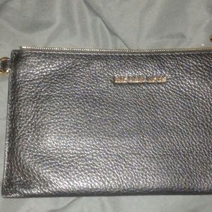 🌸SOLD 🌸Michael Kors wristlet black