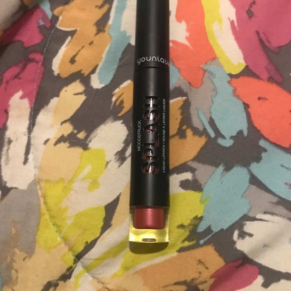 Younique Splash Liquid Lipstick - Picture 1 of 2