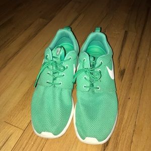Nike Roche teal