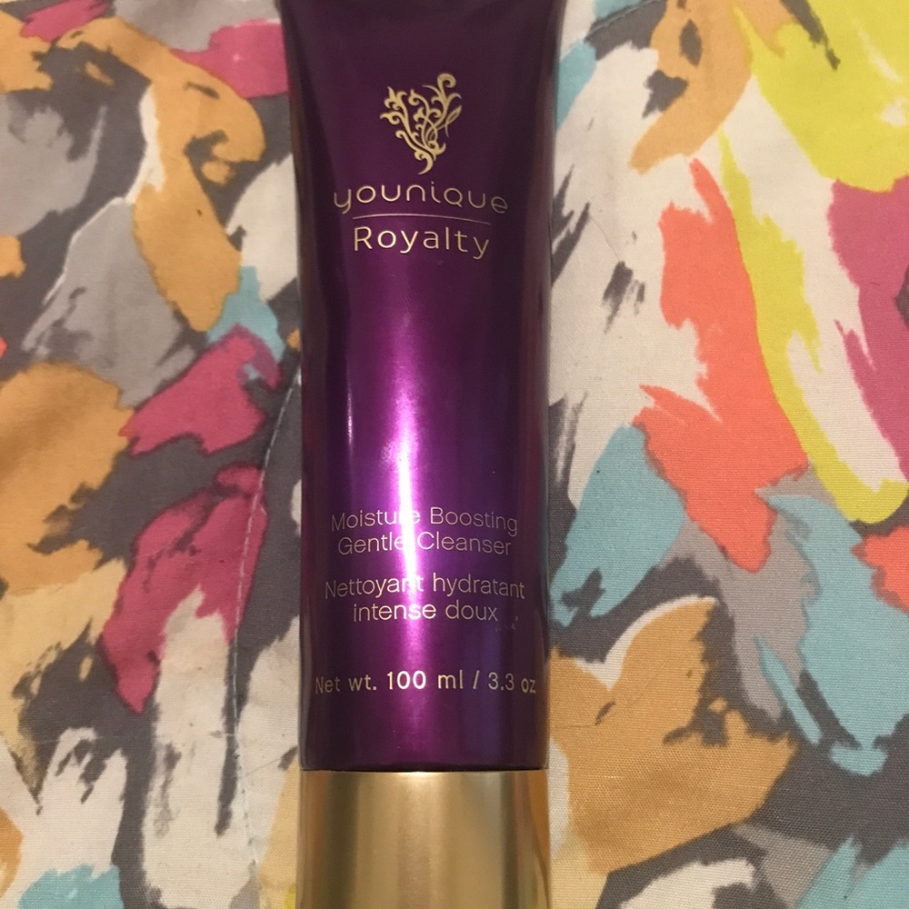Younique Moisture Boosting Cleanser