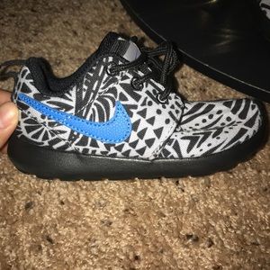 Nike Roshe Patterened *NWOT **Never worn* toddler