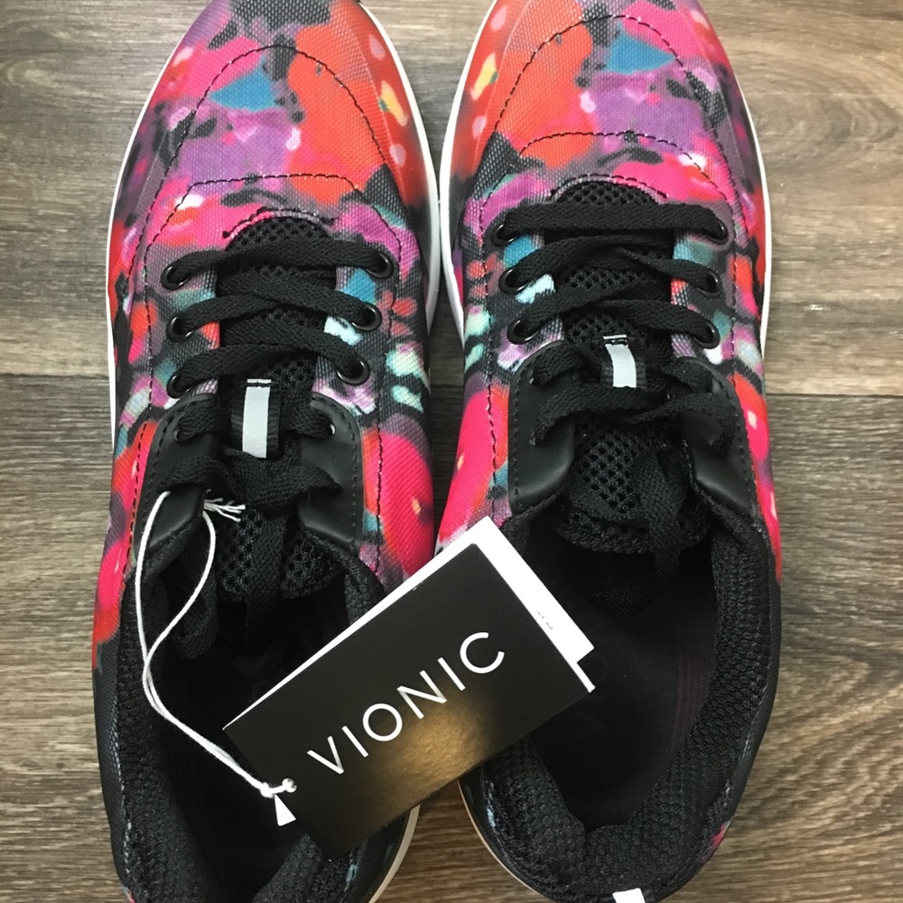 Vionic tennis shoes