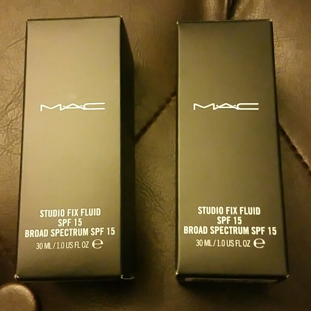 Mac Studio Fix Foundation in shade NC15 OR NC20