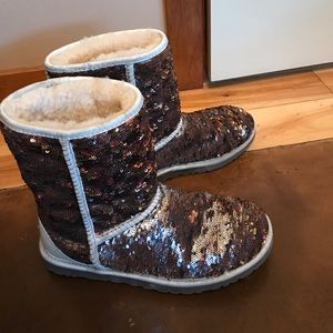 Ugg boots. Willing to trade!