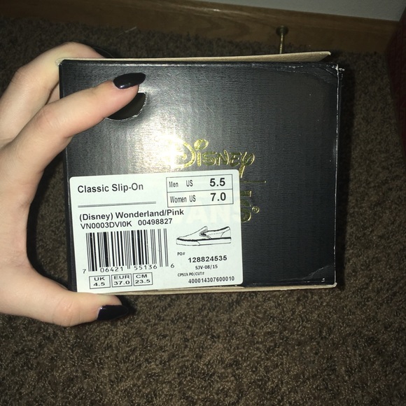 Alice in Wonderland Disney Vans - Picture 2 of 6