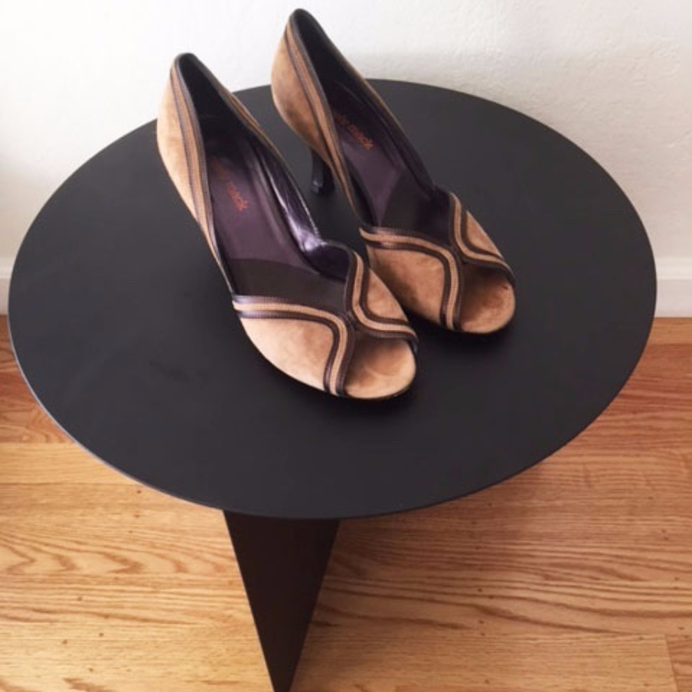 Neely Mack tan suede & leather peep toe heels.