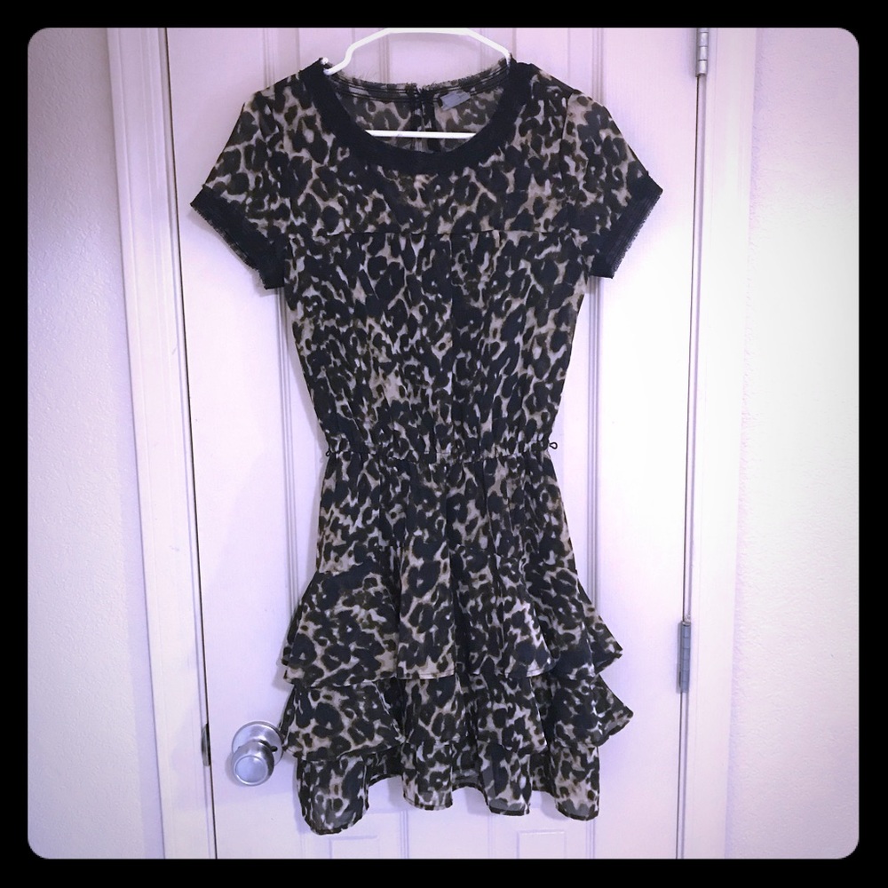 Short sleeve leopard printed mini dress!