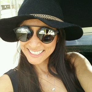 Meet your Posher, Paola