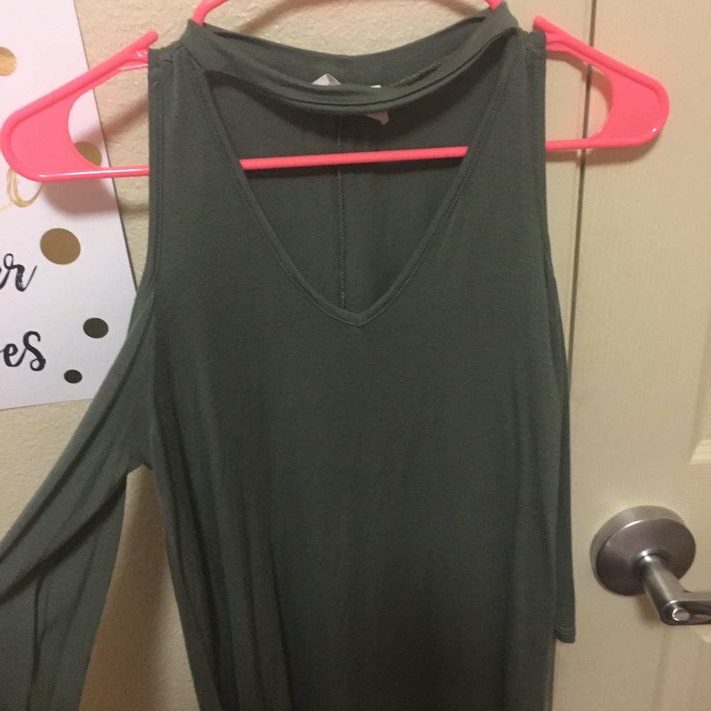 Open shoulder shirt