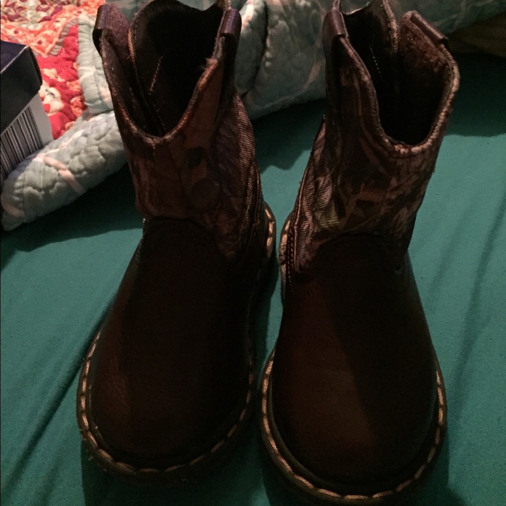 Camouflage boots