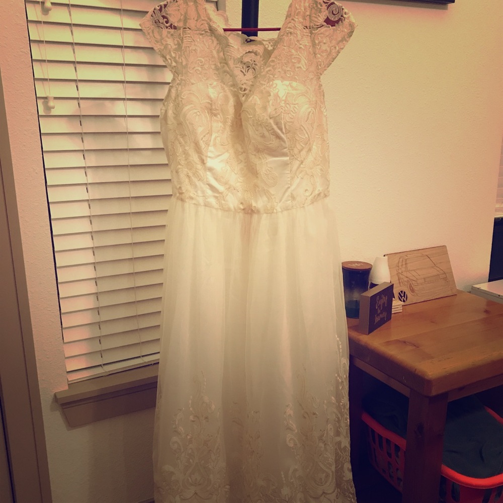Ivory floral lace cap sleeve midi dress size 16