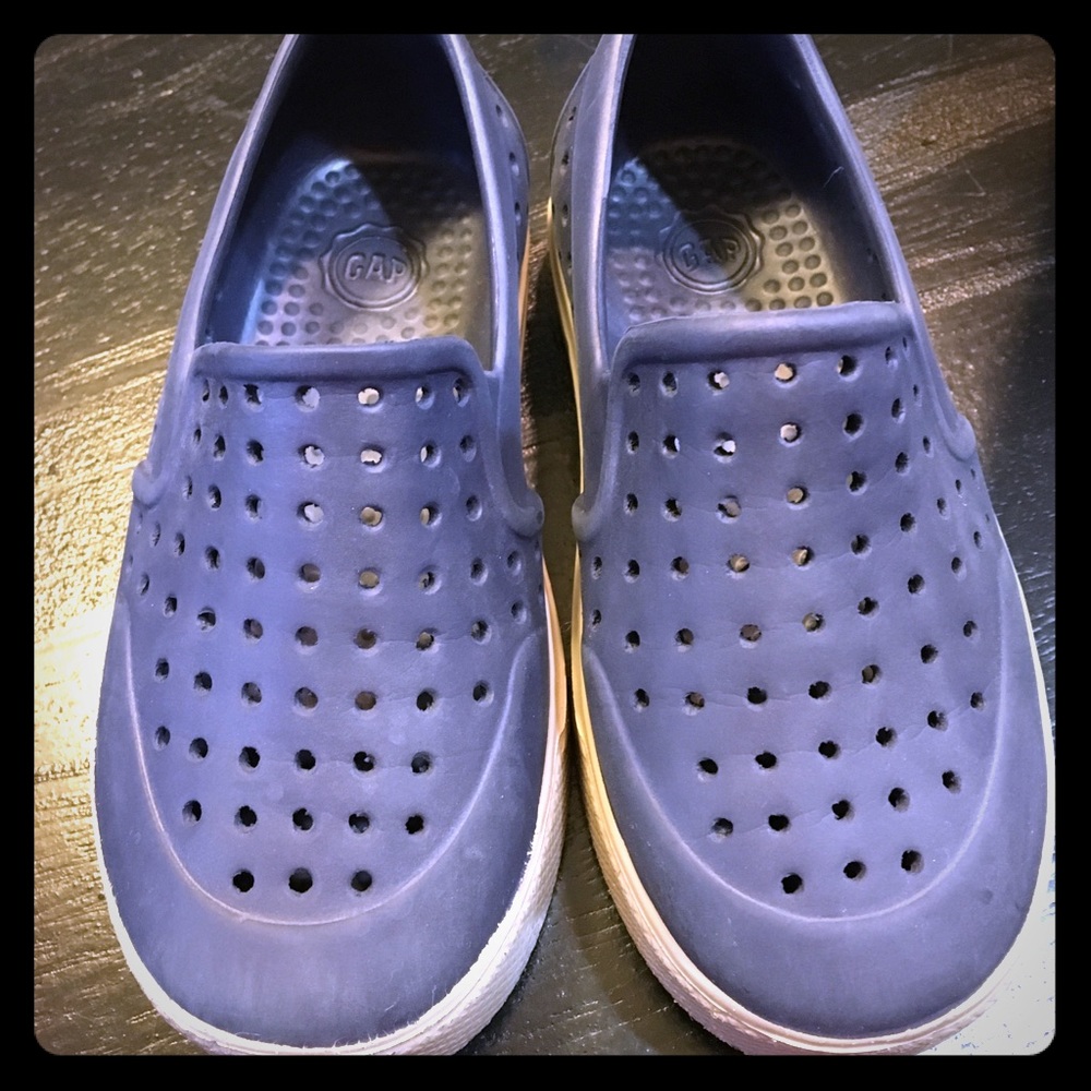 Boys toddler 7/8 rubber slip ons