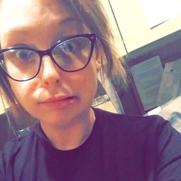 Meet your Posher, Briana - Picture 1 of 1