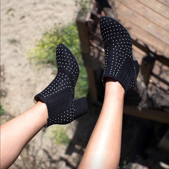 Last Pair 6.5 🖤 STUDDED BLACK BOOTIE🖤 - Picture 2 of 5