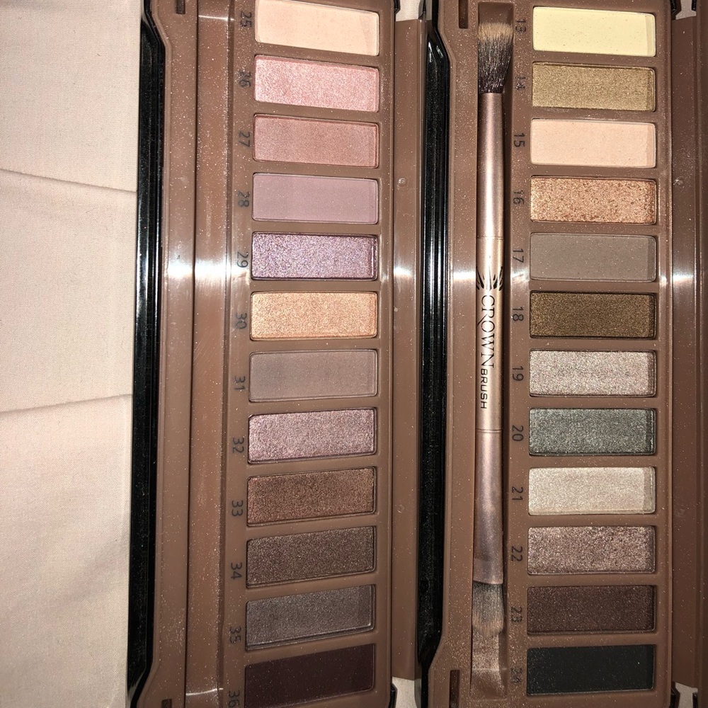 Exposed palettes - Picture 2 of 2