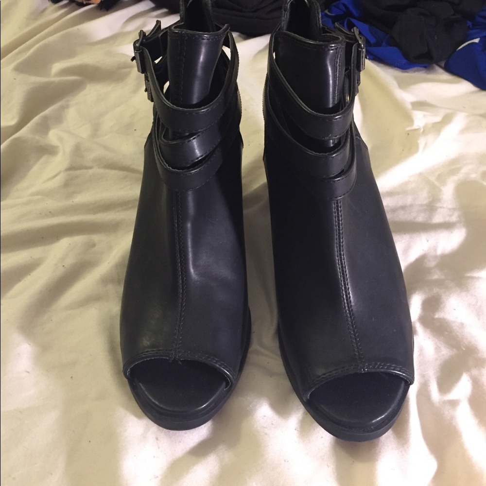 Vera Wang Leather open toed heeled booties